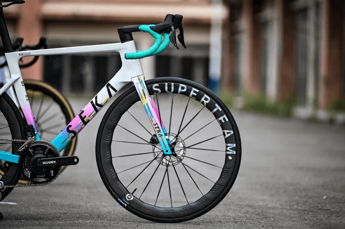 Best Wheelset Specs for Crit Racing in Tight Corners