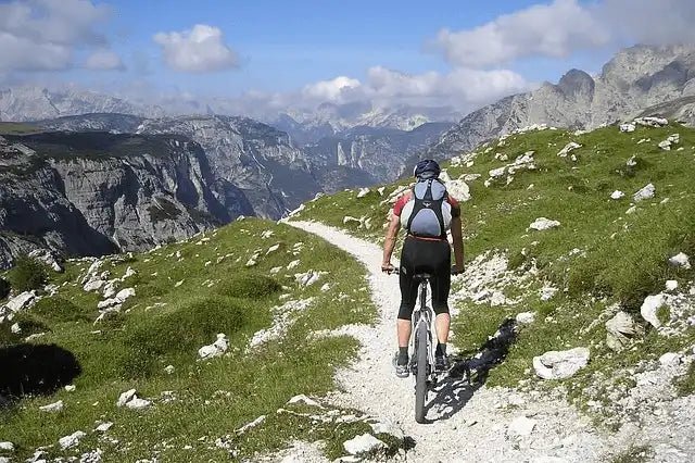 How to prevent and treat wrist pain when riding - Superteam Wheels