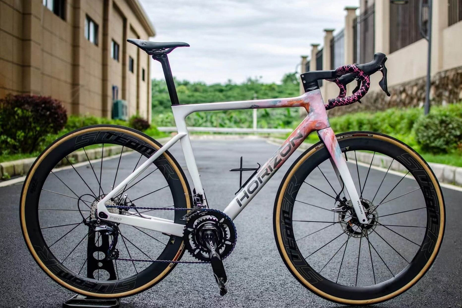 How Carbon Fiber Wheelsets Are Redefining Gravel Cycling