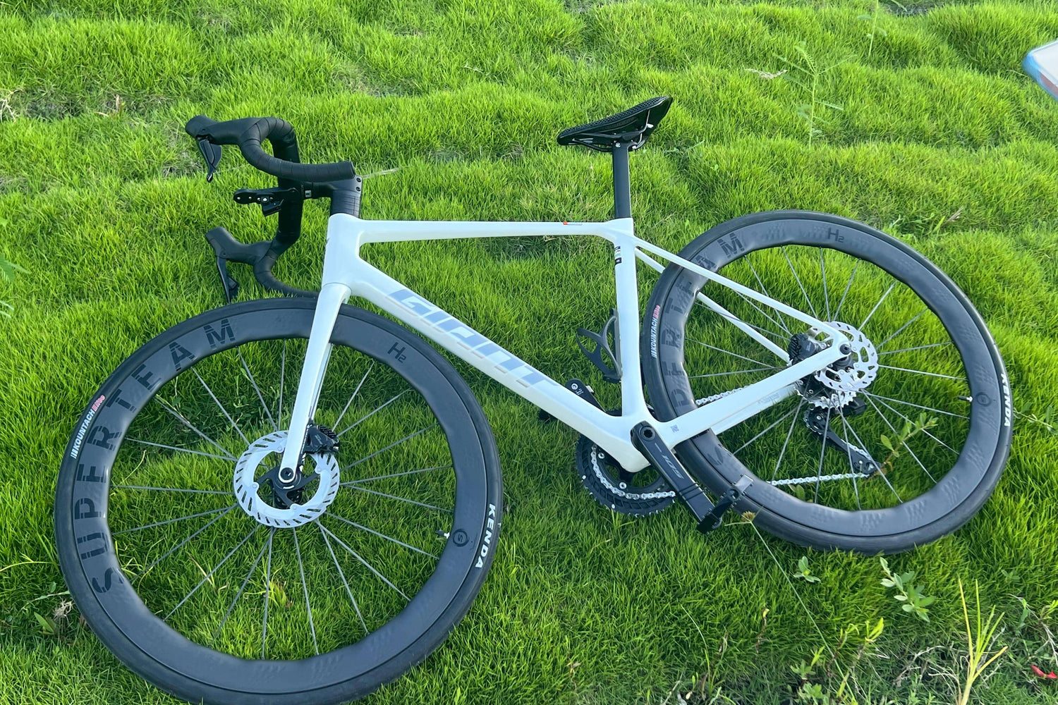 How Tire Width Affects Carbon Rim Braking Performance