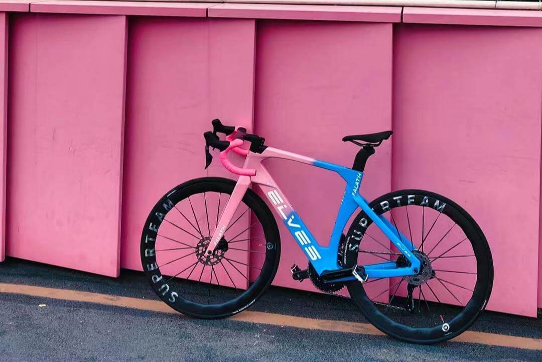 When to Stay Seated and When to Stand on Climbs