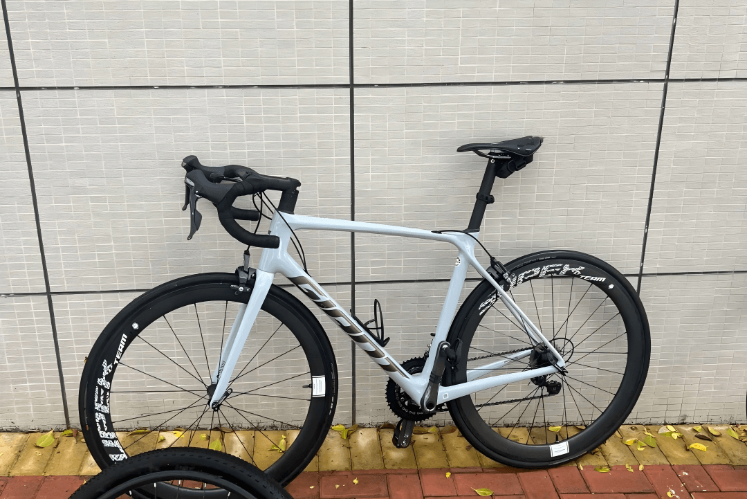 What Do "Rim Depth" and "Spoke Count" in Carbon Wheelsets Actually Affect?
