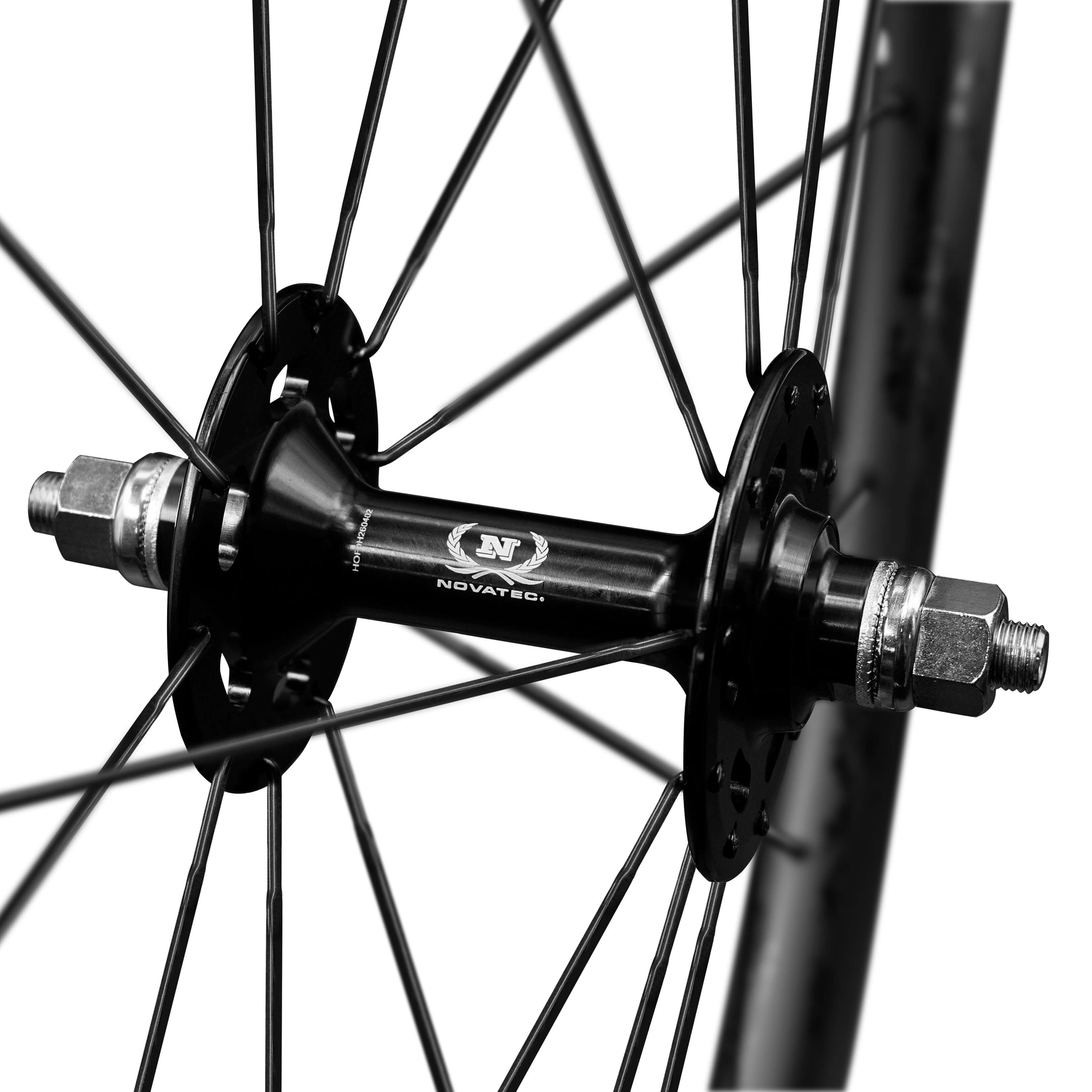 Superteam-carbon-wheelset-novatec-fixed-hubs