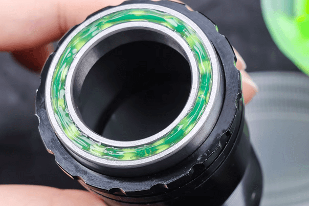 Road wheel hub bearings - 5 unnecessary covers to maintain - Superteam Wheels