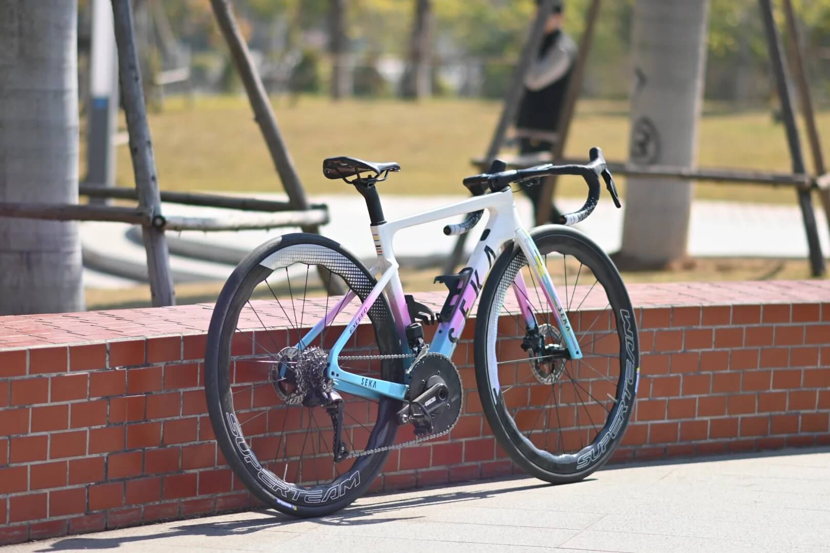 Everything You Need to Know About Bicycle Tires: Pumps, Valves, Pressure, etc