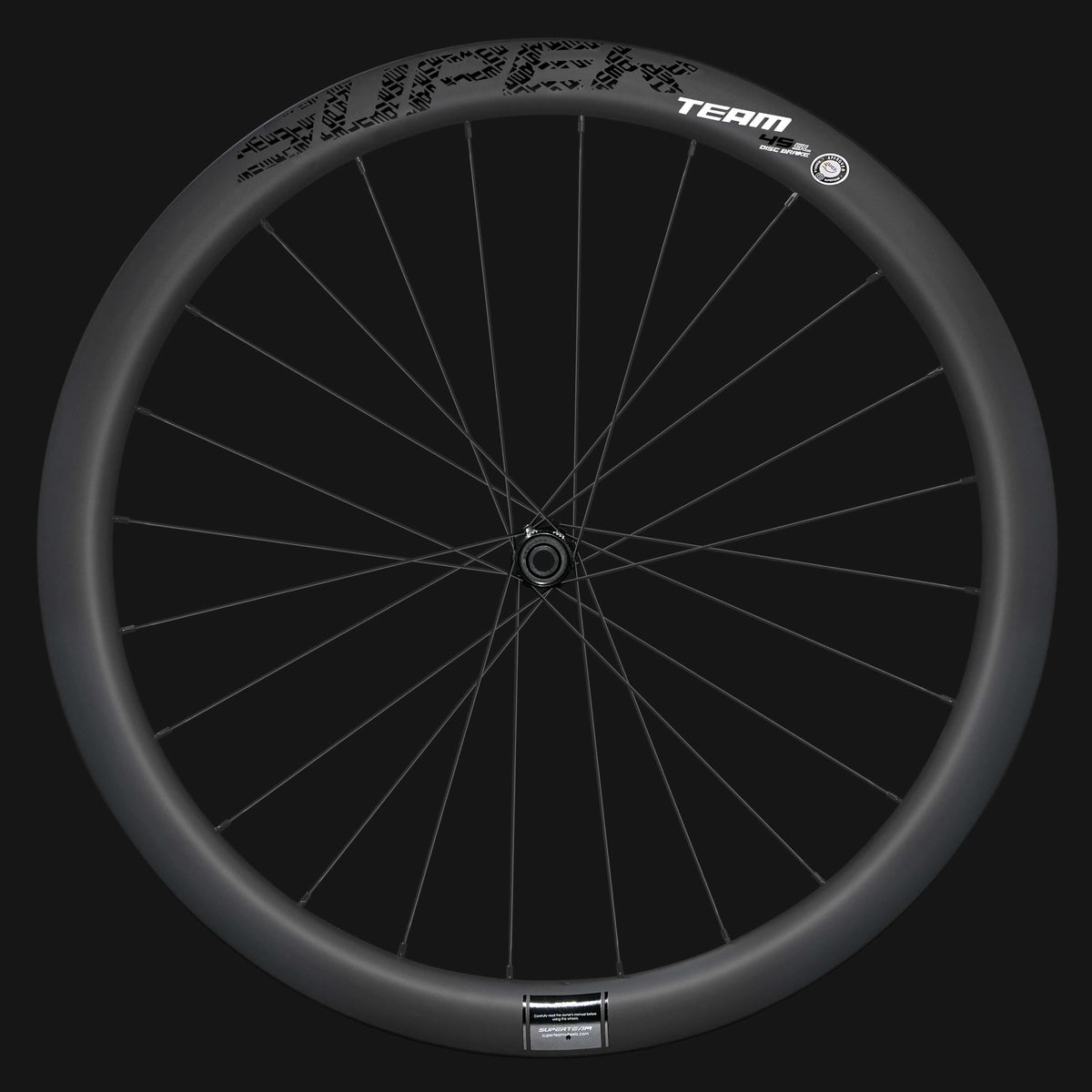 Roues Classic PRO D28-45 à freins à disque en carbone avec moyeux Campagnolo.